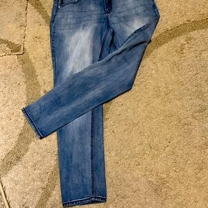 Women’s jeans Candice brand.  Shows some signs of wear but overall great jeans.